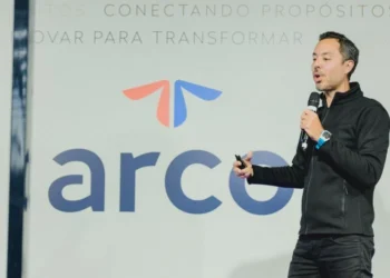 Arco Educação fecha acordo com ChatGPT para facilitar rotina de professores