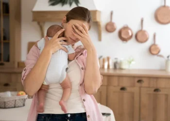 Alta incidência de burnout parental será um grande desafio para empresas, revela pesquisa