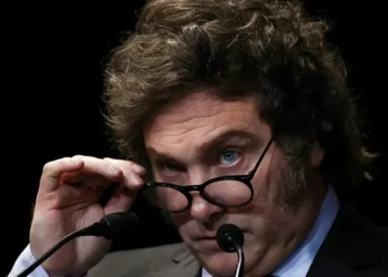 Retirada do cerco à embaixada da Argentina ocorreu neste domingo