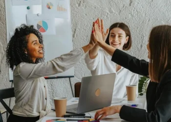 Mulheres evitam vagas em empresas com má reputação