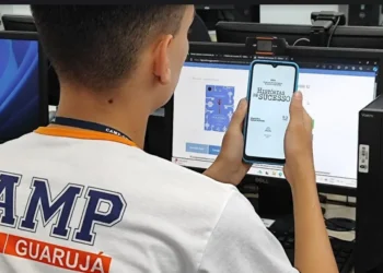 CAMP Guarujá recebe doação de mais de 400 livros da série Histórias de Sucesso