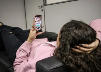 Países da OCDE diminuem quantidade de jovens nem-nem