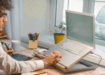 CEOs globais preveem retorno ao trabalho 100% presencial até 2027