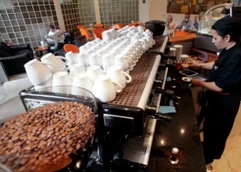 Confiança de serviços no Brasil sobe ao maior nível desde abril