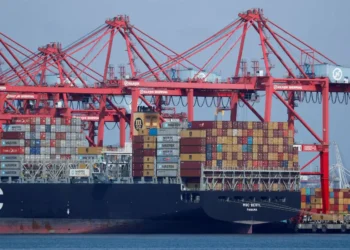 Trabalhadores portuários dos EUA entram greve