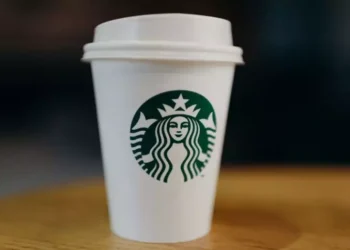 Starbucks acelera implementação de novo modelo de atendimento para impulsionar vendas