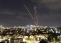Irã lança mísseis contra Israel, que promete contra-ataque