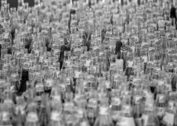 Vidro reciclado no Brasil reduz as emissões de CO2