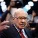 Empresa de Warren Buffett chega a caixa de US$ 325 bilhões