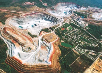 Contra tudo e contra (quase) todos: apesar de proibição legal, mineradora em Goiás continua lucrando com exportação de amianto no Brasil