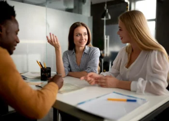 Empresas apostam em oficinas de soluções para driblar burocracia e acelerar resultados