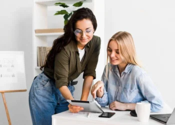 Veja dicas para se tornar um profissional mais qualificado em 2025