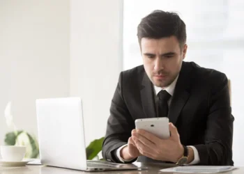 Descentralização de informações e vulnerabilidade dos dados: saiba como a comunicação via e-mails e WhatsApp criam o caos para Governança Corporativa