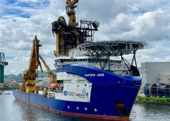 Navios da Seagems dessalinizam até 450 mil litros de água salgada por dia