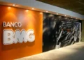 Banco BMG dobra lucro líquido recorrente e soma R$ 441 milhões em 2024