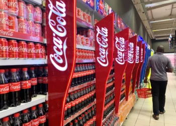 Coca-Cola supera previsões de lucro e ação salta quase 4%