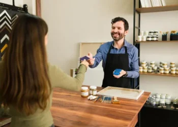 Pesquisa aponta que vendedores no Brasil enfrentam desafios com metas e falta de treinamento