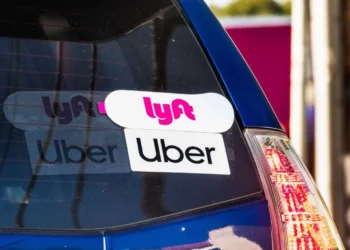 Ações da Lyft caem em meio à competição com a Uber