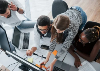 Pesquisa revela quais empresas os brasileiros realmente amam trabalhar