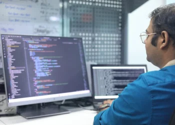 ABB investe em startup que aplica IA na manutenção industrial