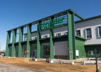 Schneider Electric investe mais €44 milhões em sua fábrica inteligente 