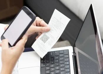 Pesquisa revela que 35% dos viajantes corporativos ainda pagam despesas em viagens por conta própria e só depois recebem o reembolso