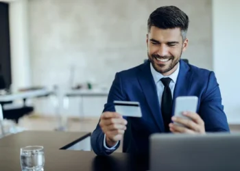 Consumidor prefere compras online e idas às lojas físicas diminuem