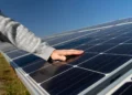 Cuidados na manutenção dos painéis solares para garantir a eficiência energética