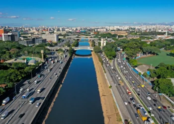 Governo de SP apresenta plano de ação contra despejos irregulares no Tietê