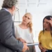 Como comunicar decisões difíceis no trabalho sem perder a confiança da equipe
