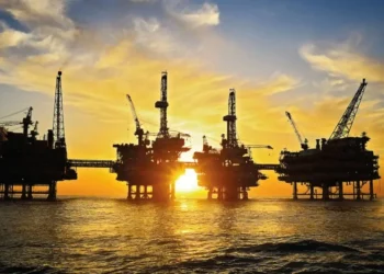 OPEP+ diz que aumentará a produção em 411.000 barris por dia em junho