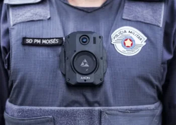 Batalhões com maior letalidade policial terão prioridade no uso de câmeras corporais em SP