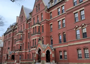 Estudantes estrangeiros em Harvard podem ser deportados