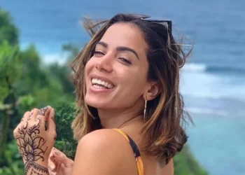 Anitta processa laboratório por tentativa de registrar seu nome em produtos de beleza