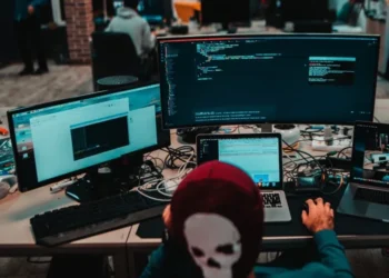 Anatel e Ancine firmam acordo histórico para ampliar combate à pirataria digital