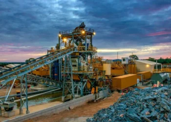 Aura Minerals Acerta Compra da Mineração Serra Grande da AngloGold Ashanti por US$ 76 Milhões e Royalty