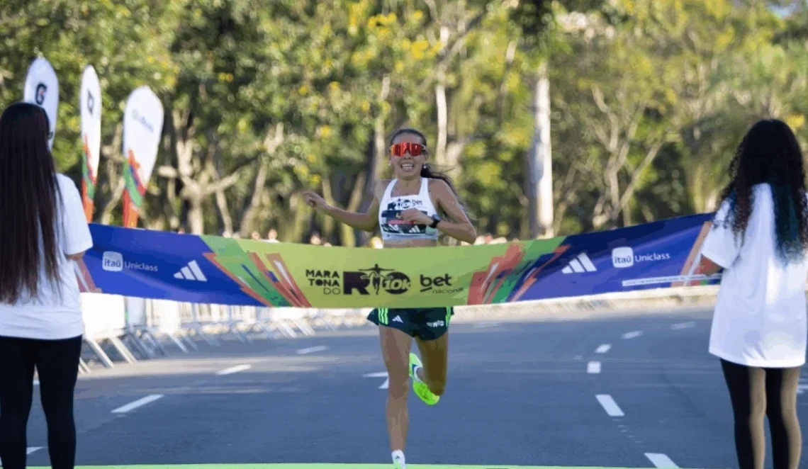 Laura Espinosa quebra seu próprio recorde nos 10K | Betnacional da Maratona do Rio 2025. Foto: Lucas de Oliveira