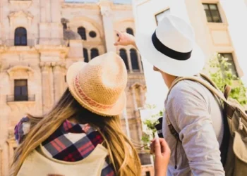 Verão europeu: seguro com cobertura de €30 mil é obrigatório em 26 países; veja como não ser barrado na imigração