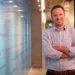CEO do LinkedIn assume novas responsabilidades na Microsoft, incluindo produtos Office e IA Copilot