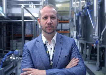 Apis Flora consolida liderança no mercado farmacêutico e projeta crescimento de dois dígitos em 2025