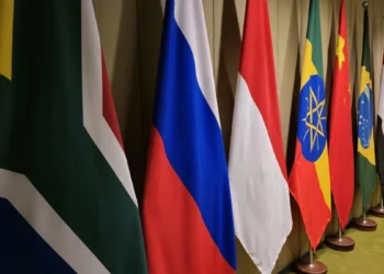 Trump promete tarifa extra de 10% para nações próximas ao BRICS