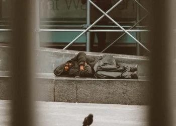 Justiça acata pedido de liminar da Defensoria Pública sobre população em situação de rua em Governador Valadares, em Minas Gerais