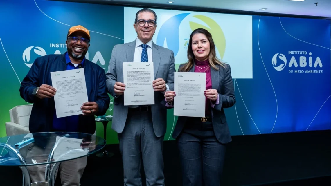 Assinatura do convênio entre ANCAT e Abeaço
Divulgação