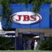JBS fecha parceria com governo federal para contratar beneficiários do Bolsa Família
