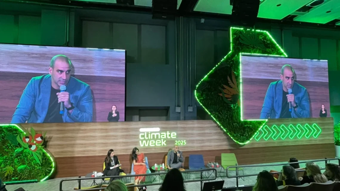 Léo Farah, CEO da ONG HUMUS, durante painel na Climate Week 2025, no Cubo Itaú, em São Paulo
Divulgação