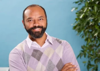 A trajetória de Denis Caldeira, líder que transformou desafios em oportunidades