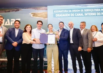 Ministro Silvio Costa Filho autoriza início da dragagem do canal interno de Suape