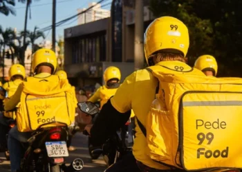 Lula e 99 anunciam pacote de apoio a entregadores com foco em motos e bikes elétricas