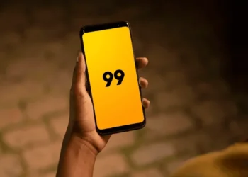 Novo app da 99 integra rede de postos e aposta em mobilidade elétrica