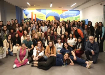 Hughes do Brasil incentiva mentoria para mulheres periféricas para fortalecer liderança feminina